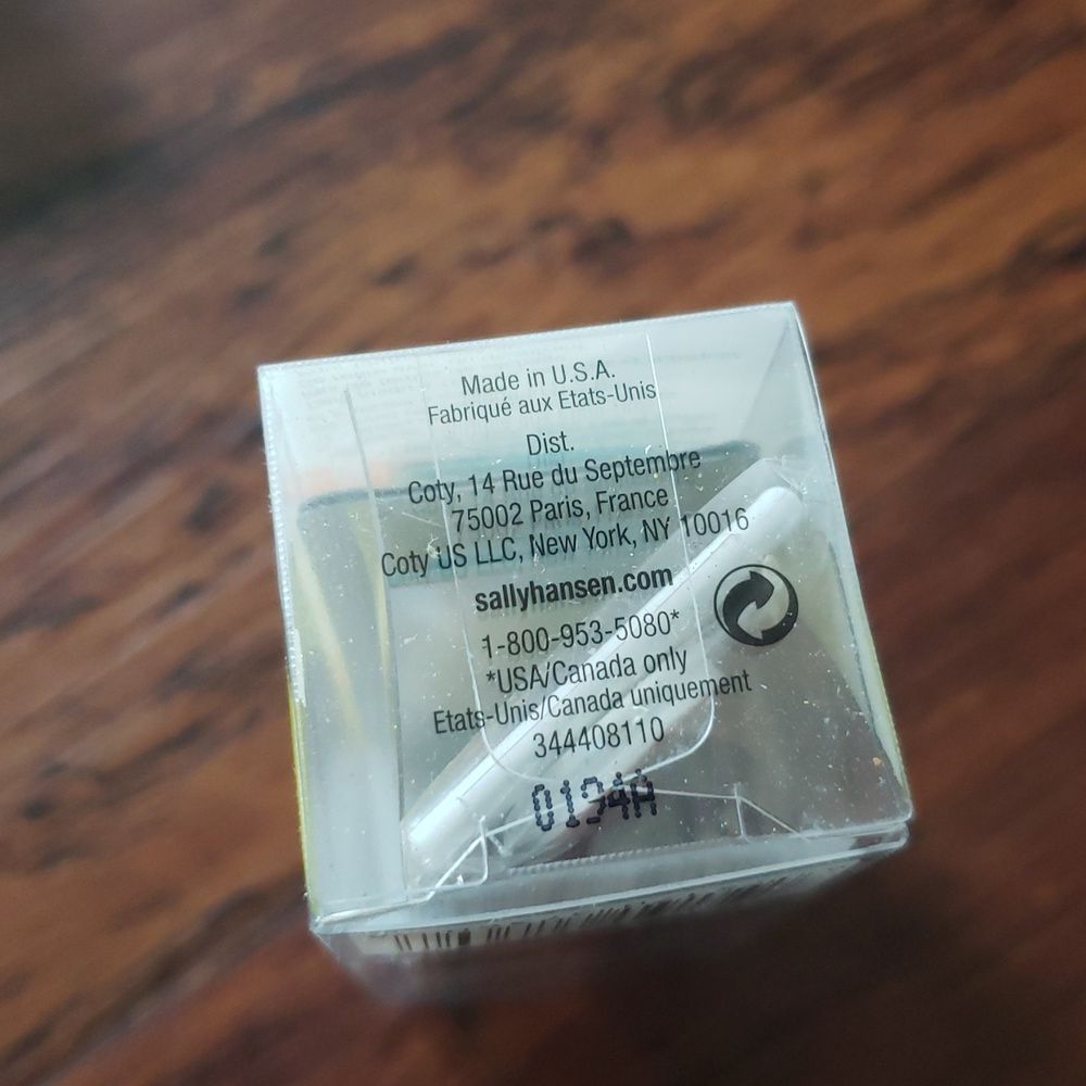 NWT Sally Hansen Salon Effects Sunny Yellow Chic Feminine DIY Nail Polish Strips - Picture 5 of 5
